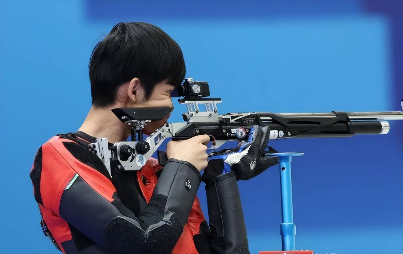 球员在比赛中绝杀对手,成为赛场英雄的简单介绍 球员在比赛中绝杀对手,成为赛场英雄的简单介绍