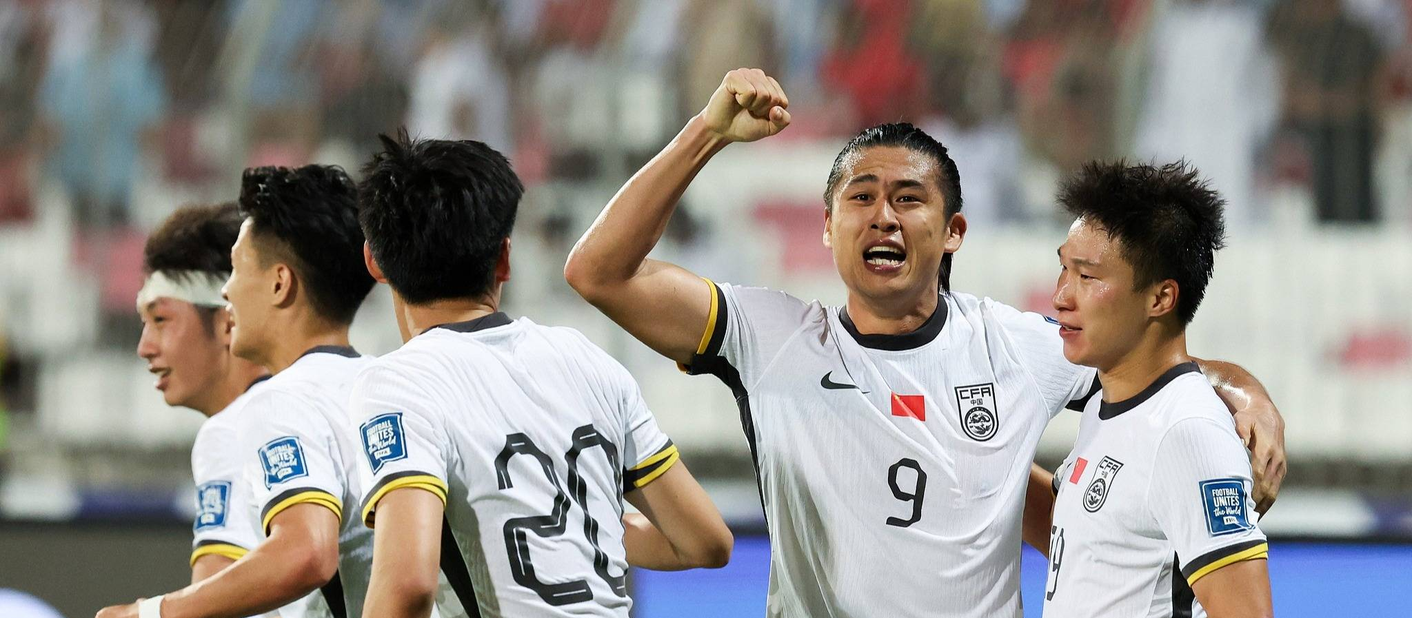 日本队逆转印尼队,黄鸭组合统治全场 日本队逆转印尼队,黄鸭组合统治全场