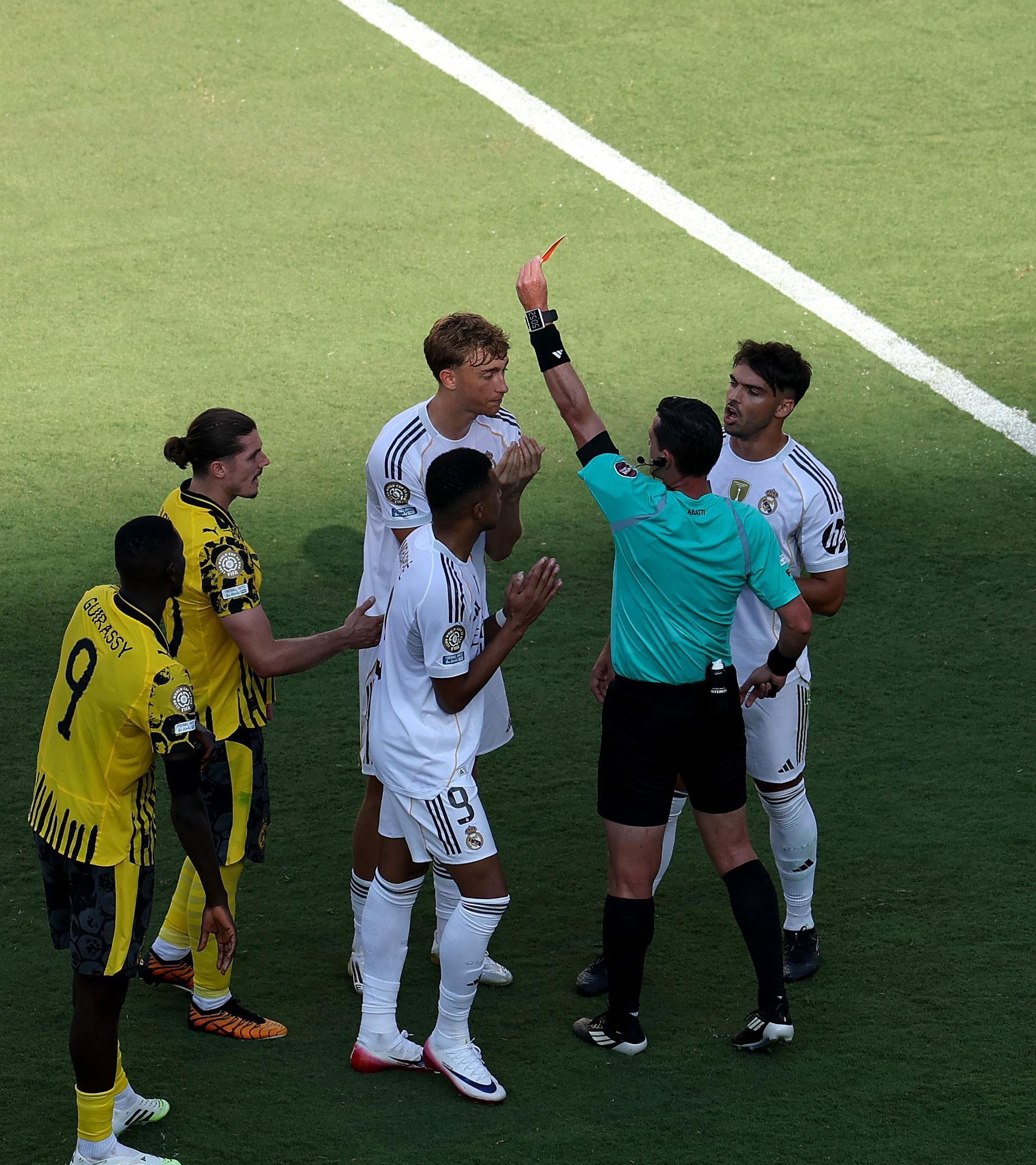 英格兰逆转皇马，库尔图瓦刷新纪录