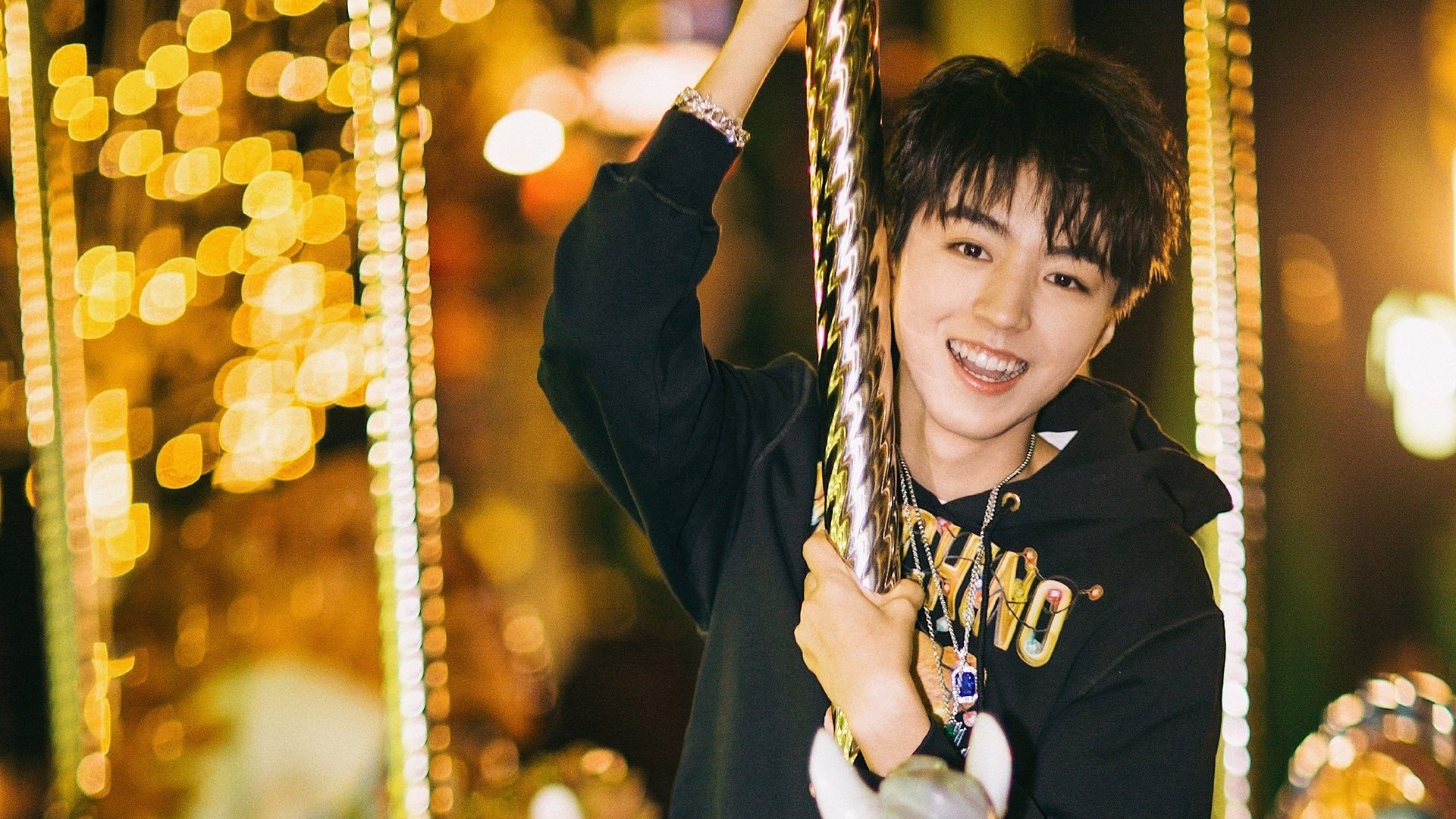 绿茵场的战争隐喻，楚阿梅尼的精准打击与曼城的闪电战如何诠释现代竞技的残酷美学